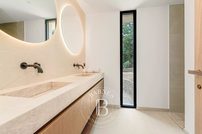 Image No.19-6 Bed House for sale