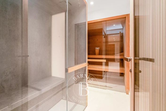 Image No.20-6 Bed House for sale