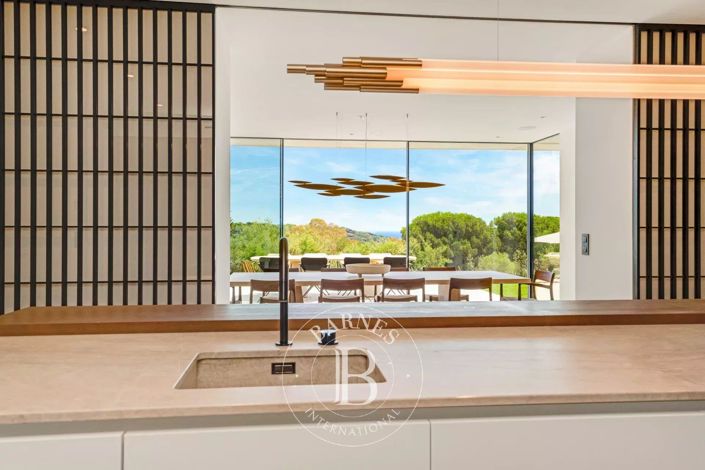 Image No.7-6 Bed House for sale