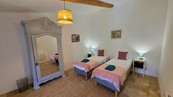 Image No.16-6 Bed House for sale