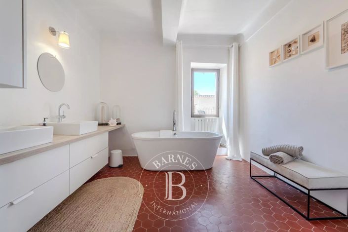 Image No.13-6 Bed House for sale