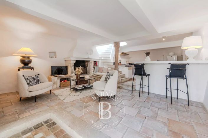 Image No.17-6 Bed House for sale