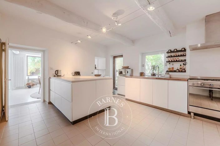 Image No.8-6 Bed House for sale