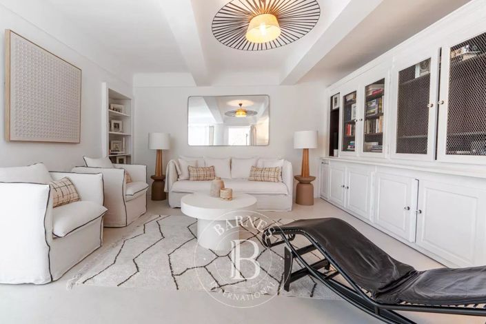 Image No.9-6 Bed House for sale