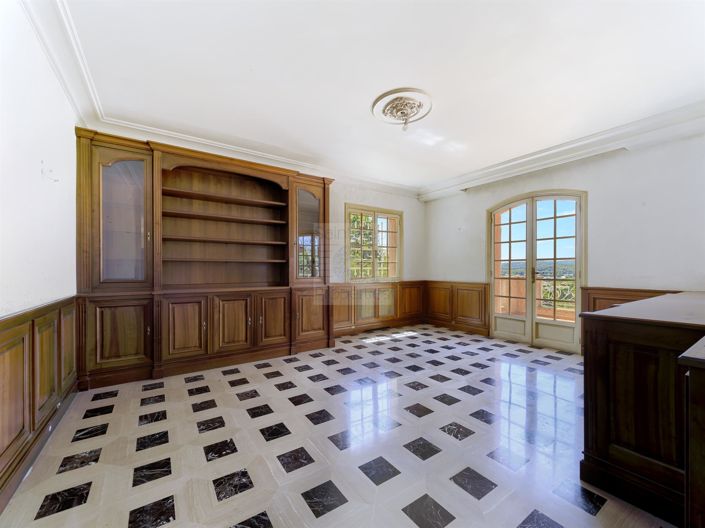 Image No.8-4 Bed House for sale