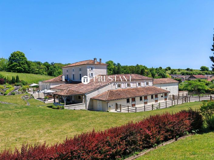 Image No.1-Propriété de 12 chambres à vendre à Angoulême