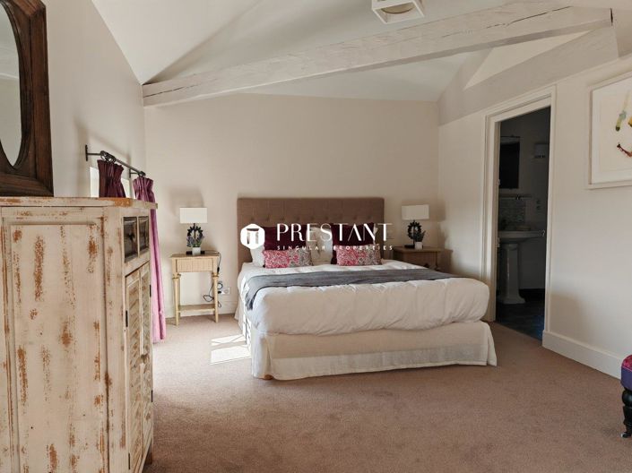 Image No.20-12 Bed Property for sale