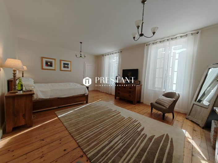 Image No.6-12 Bed Property for sale