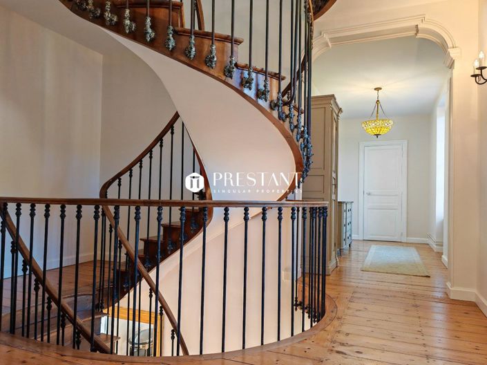 Image No.9-12 Bed Property for sale