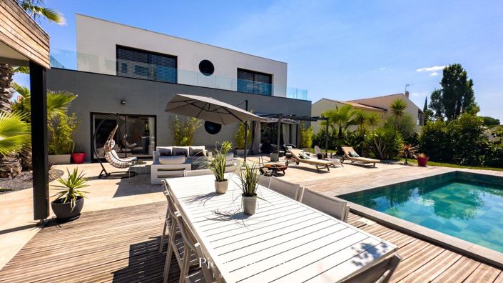 Image No.1-5 Bed House for sale