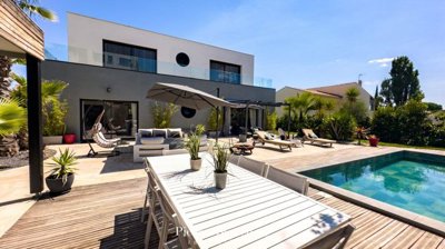 5 Bed House for sale