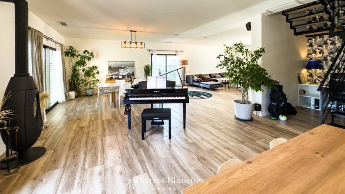 Image No.2-5 Bed House for sale