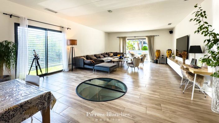 Image No.3-5 Bed House for sale