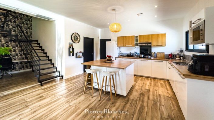 Image No.5-5 Bed House for sale