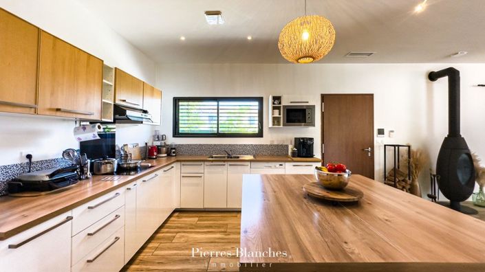 Image No.6-5 Bed House for sale