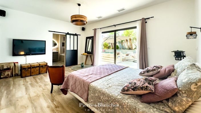 Image No.8-5 Bed House for sale