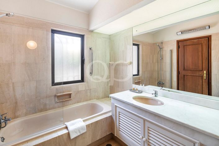 Image No.18-3 Bed House for sale