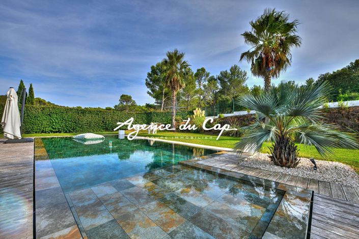 Image No.1-5 Bed House for sale
