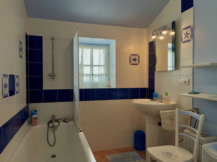 Image No.10-5 Bed House for sale