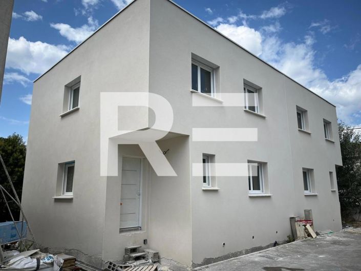 Image No.1-4 Bed Property for sale