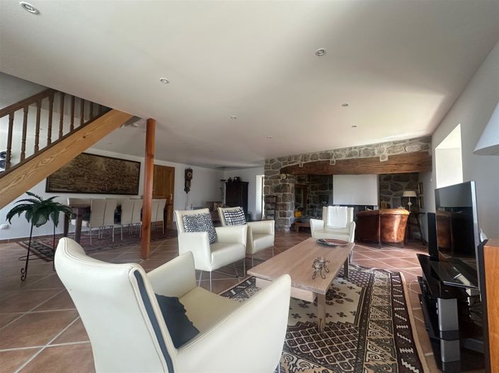 Image No.9-4 Bed House for sale