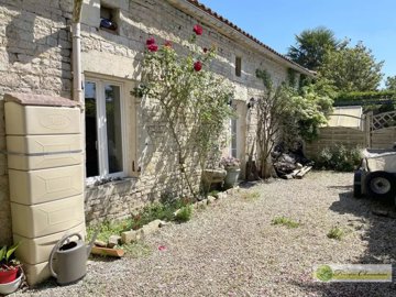 1 - Fouqueure, House