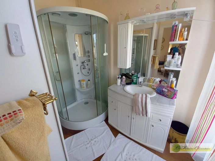 Image No.10-5 Bed House for sale