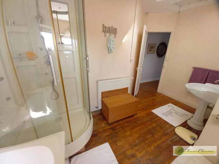 Image No.19-5 Bed House for sale