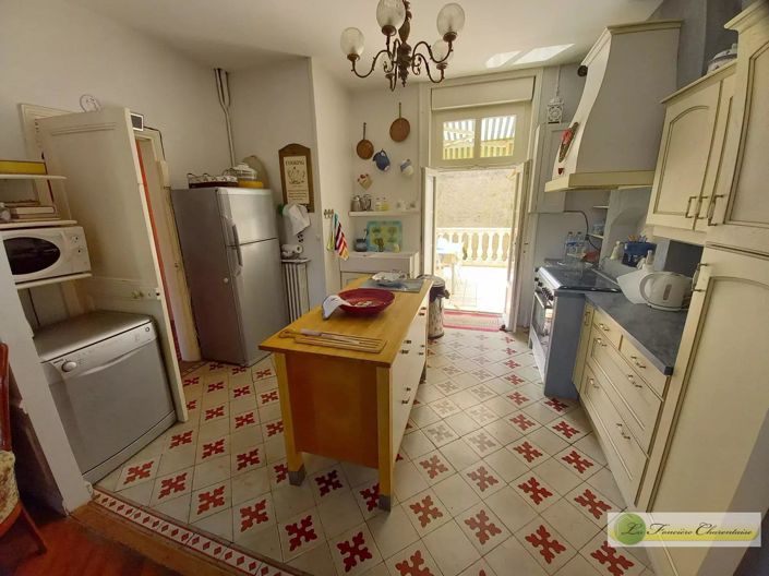 Image No.7-5 Bed House for sale