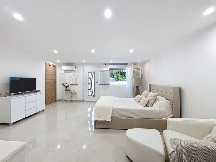 Image No.10-3 Bed House for sale