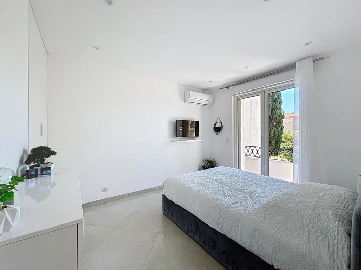 Image No.15-3 Bed House for sale