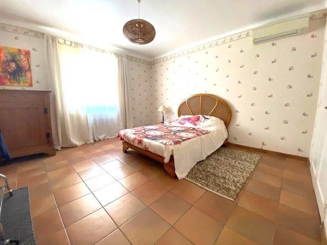 Image No.10-3 Bed House for sale