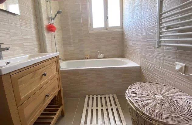 Image No.8-3 Bed House for sale