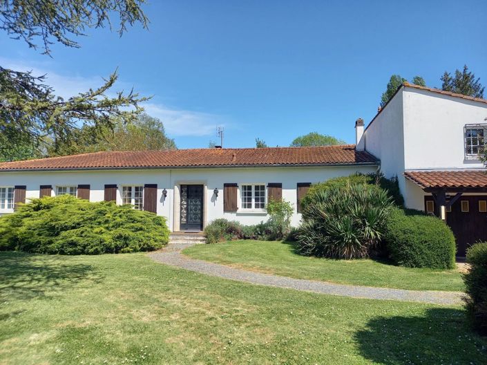 Image No.1-4 Bed House for sale