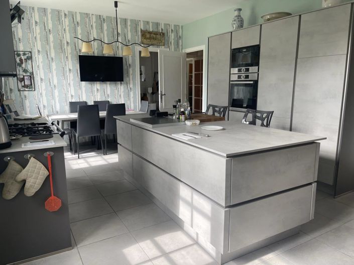 Image No.6-4 Bed House for sale