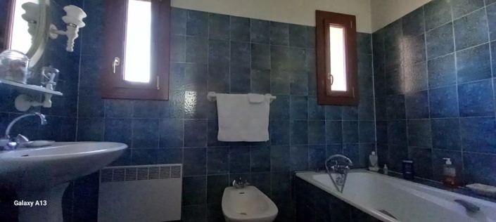 Image No.7-4 Bed House for sale