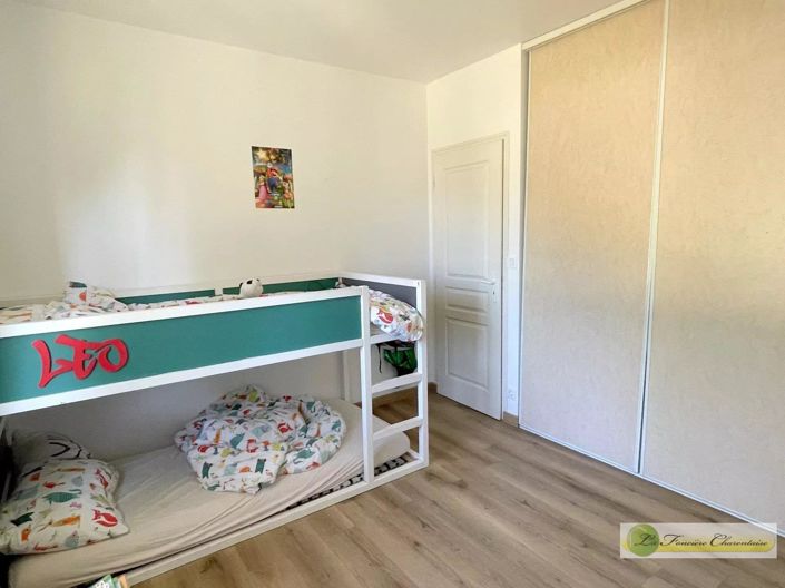 Image No.17-4 Bed House for sale