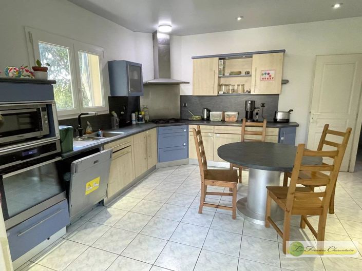 Image No.9-4 Bed House for sale