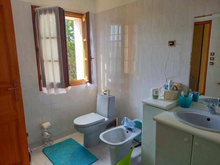 Image No.10-3 Bed House for sale