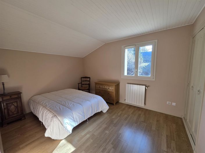 Image No.25-3 Bed House for sale