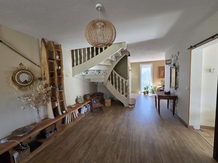 Image No.8-3 Bed House for sale