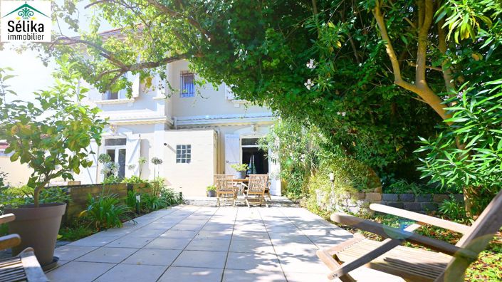 Image No.1-4 Bed House for sale