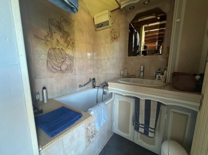 Image No.10-3 Bed House for sale