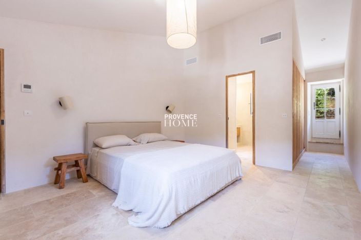 Image No.17-4 Bed House for sale