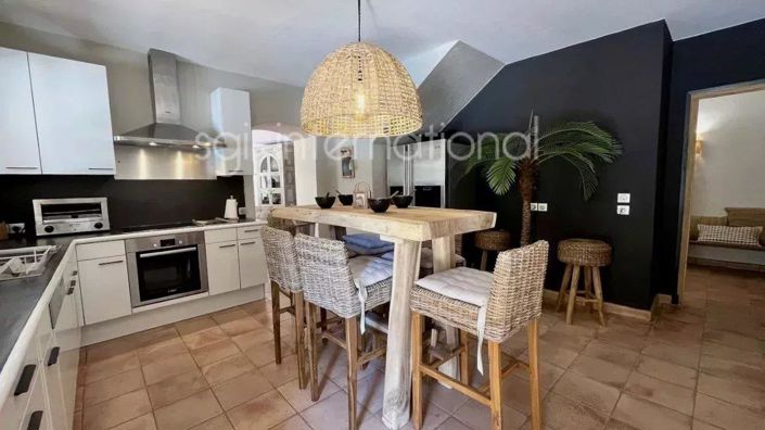 Image No.12-5 Bed House for sale