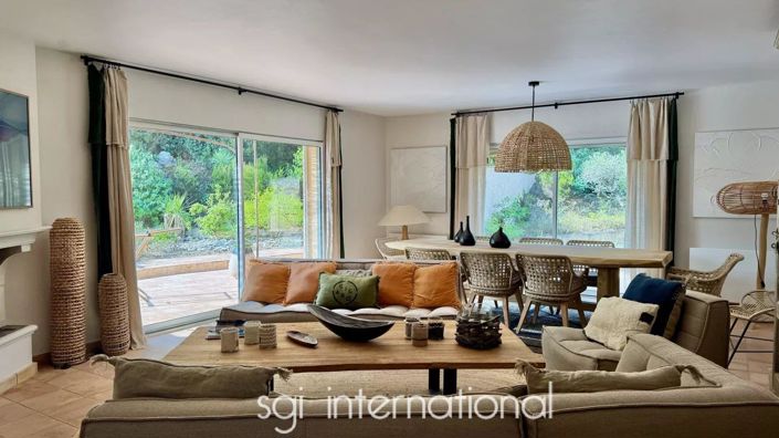 Image No.4-5 Bed House for sale