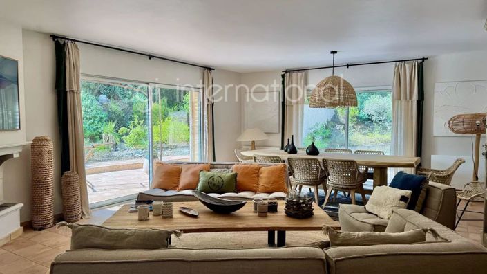 Image No.4-5 Bed House for sale