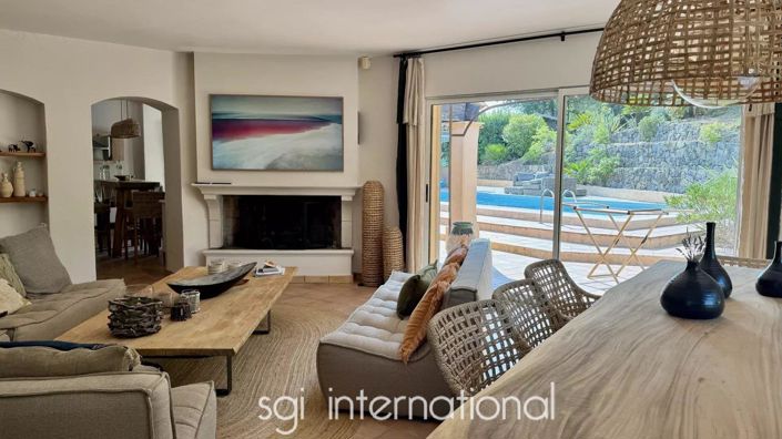 Image No.6-5 Bed House for sale