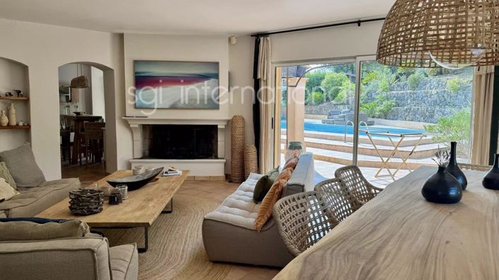 Image No.6-5 Bed House for sale