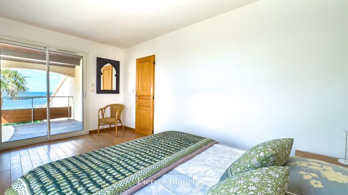 Image No.8-5 Bed House for sale